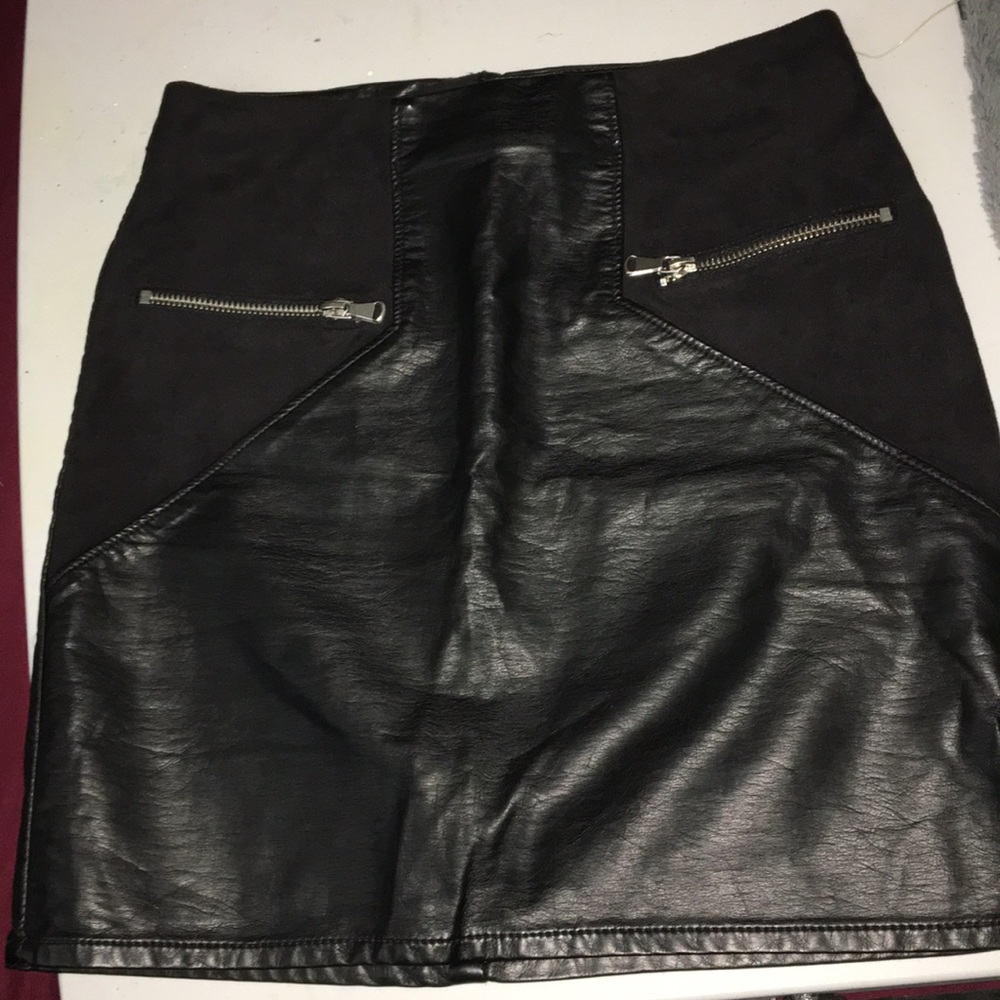 H&M black skirt♠️